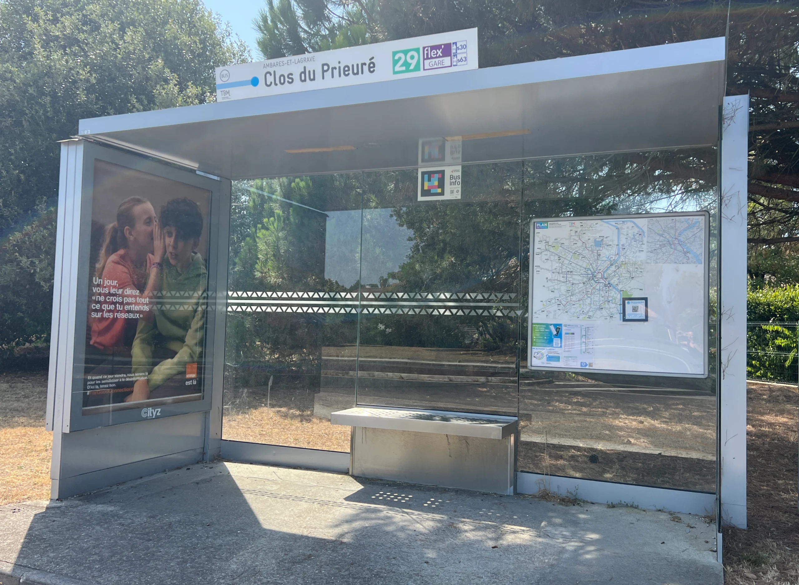 Plan de réseau à l'abribus - TBM Bordeaux