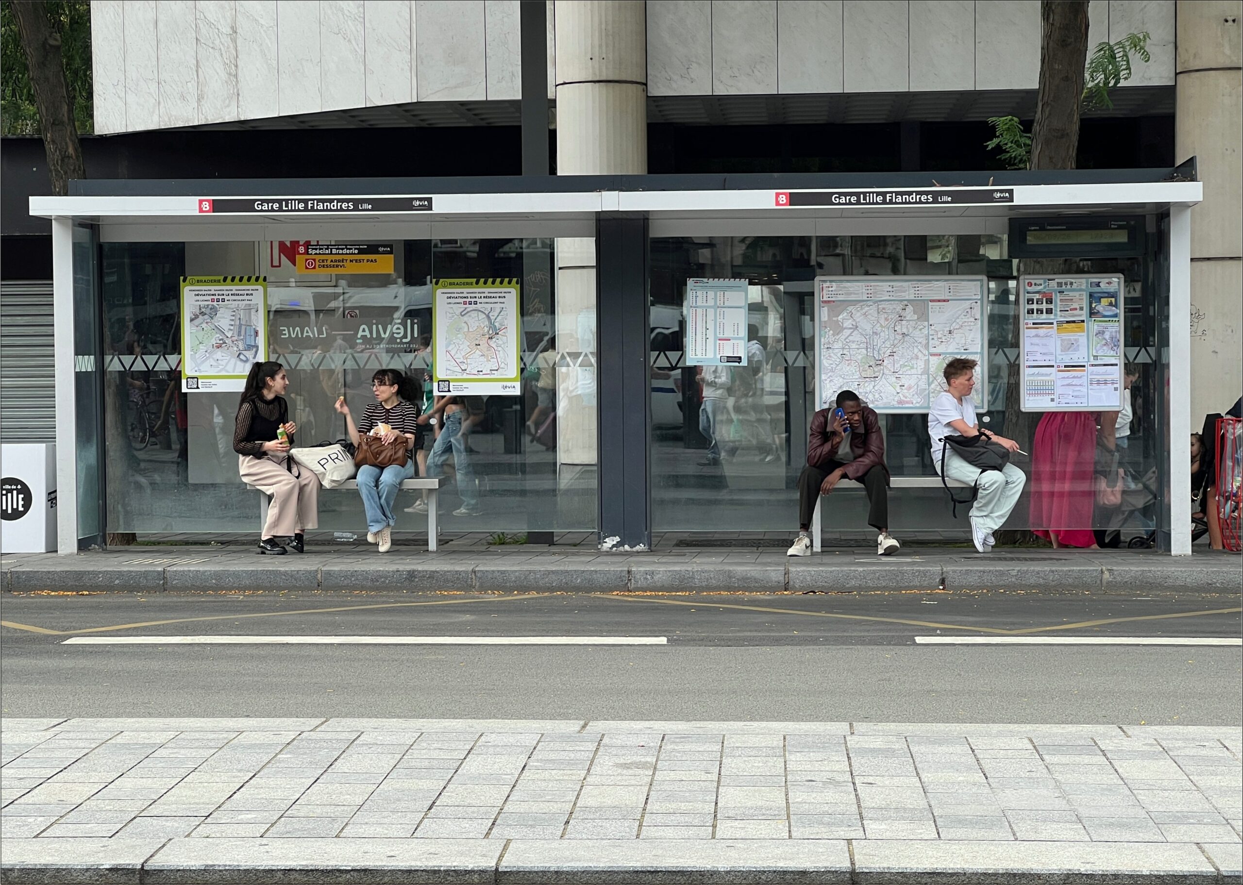 abribus-ilevia-gare-lille-flandres
