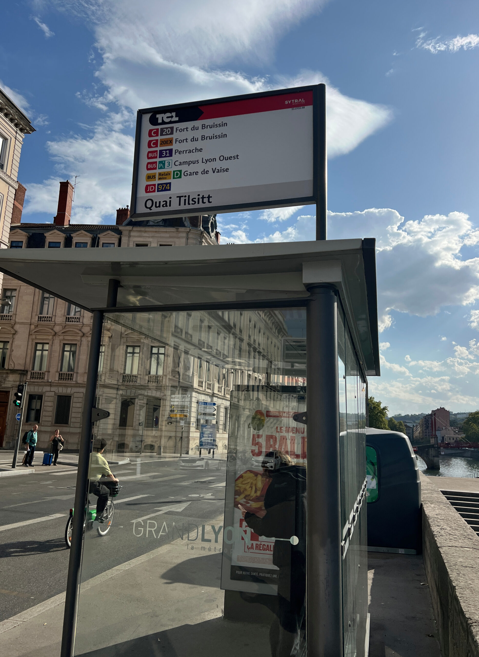 tete-abris-bus-tcl